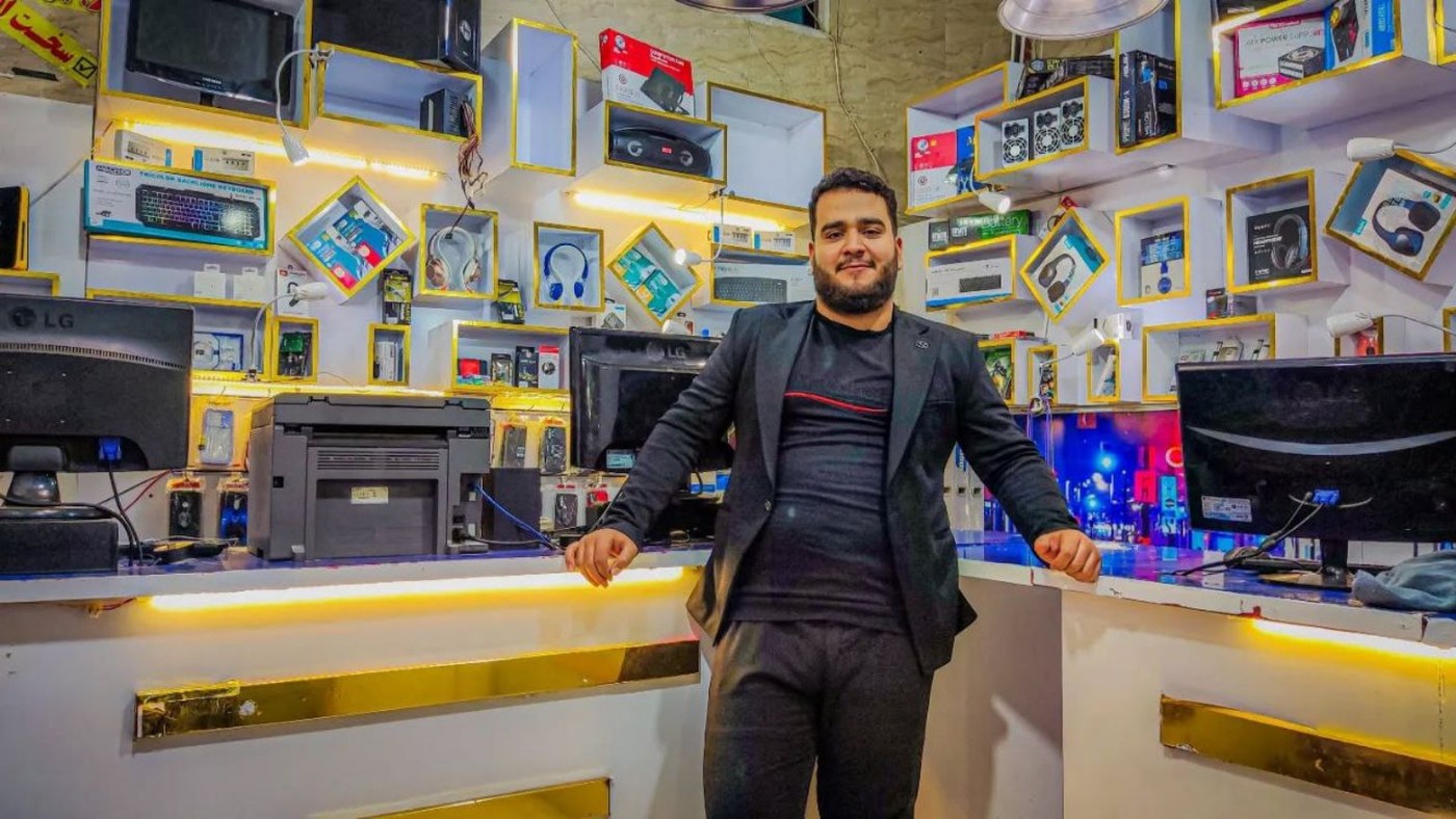 محمد در محل فعالیت خدمات فنی